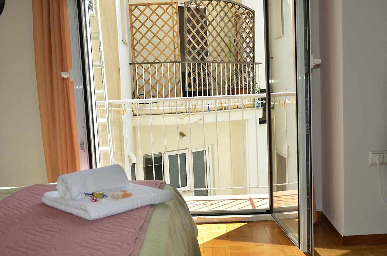 Just 9 Min From Acropolis Apartment Athens Luaran gambar